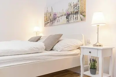 1BR Apt Near Westbahnhof Station