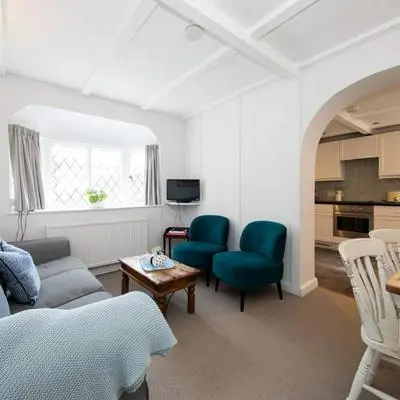 The Ship Cottage Stay in the Heart of Itchenor