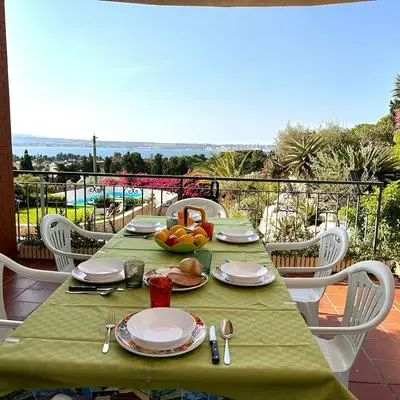 Rock Garden Villa in Isola