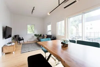 Stylish & Unique 3 Bdr Flat With Parking!