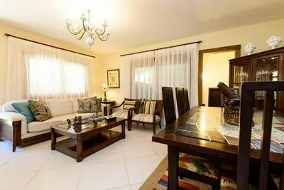Pineapples Petr Polis House With Gourmet Area
