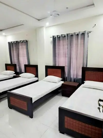 UPTOWN86 GIRLS HOSTEL