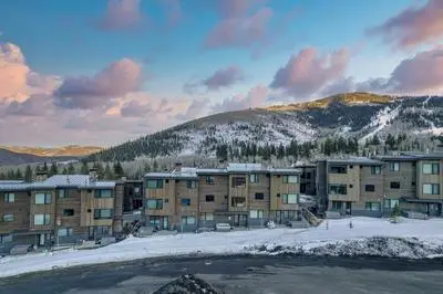 The Ridge at Canyons Village by Avantstay Stunning Ski In/out Condo w/ Hot Tub