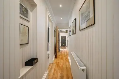 Elegant 3-Bedroom Flat in West End