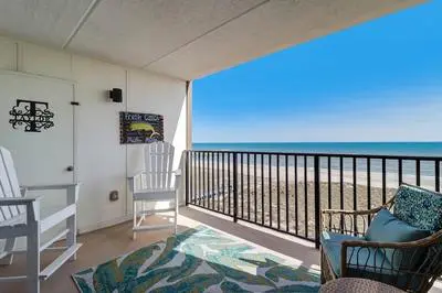 C5 Amelia South 2 Bedroom Condo by RedAwning