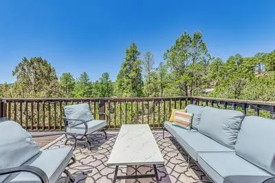 < 2 Mi to Midtown Ruidoso: Forest-view Sanctuary!