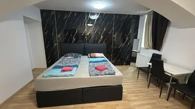 Cozy 1BR Plus LR Near Amusement Park