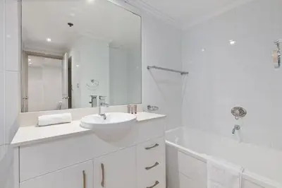 Inner-city Stay With Pool and Gym Access