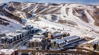 Ski Ge Loft 3 Bedroom Condo by RedAwning