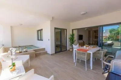 Amazing Condo With Picuzzi Steps From the Beach