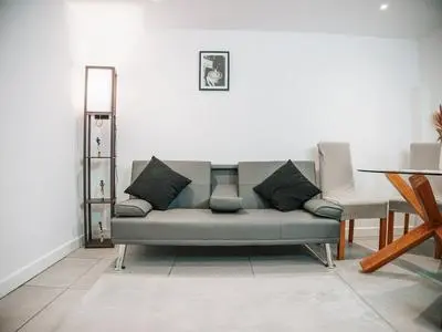 Cosy Hideaway Close to Town