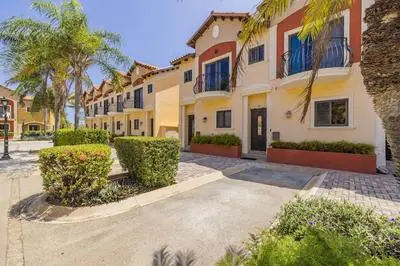2br3ba Townhome Gold Coast Pool Tennis Gym