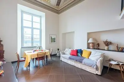 Beautiful Flat Next To Aquarium