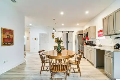 Close to Attractions: Tampa Retreat w/ Yard!