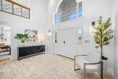 Exquisite Bayview Villa With Pool and Games!