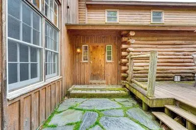Picture-perfect Vermont Mtn Cabin w/ Hot Tub!