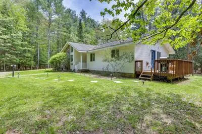 Charming Swan Lake Apartment w/ Deck!