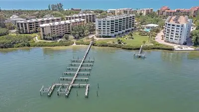 Turtle Bay Retreat 2 Bedroom Condo by RedAwning