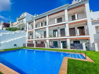 Modern Two Bedroom Apartment With Pool