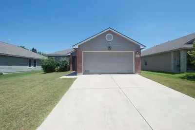 The San Antone Home for 6