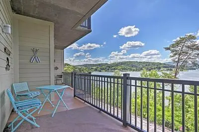 Modern Family Condo With Pano Lake Views & Pool!