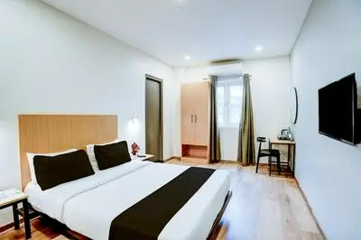 Cozy Stays Near Halasuru Metro Station