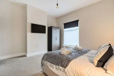Modern Home Near City Ctre Etihad Co-op Arena