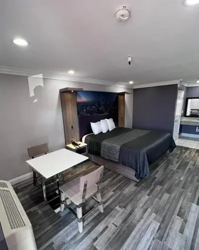 Paradise Inn