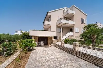 Apartment Ljubica With Nice Garden 1