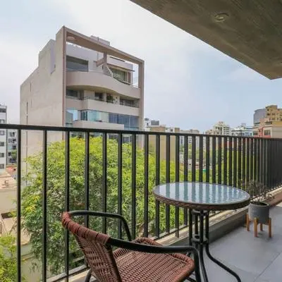 w Fascinating 1BR With Balcony in Miraflores