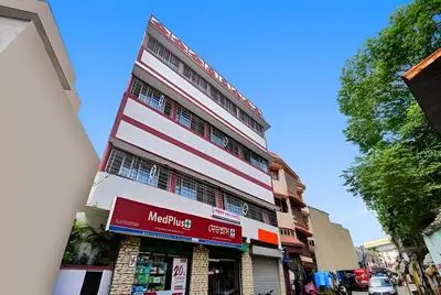 Goroomgo Vhyom Sky Palace Near Sakherbazar Metro Station Kolkata