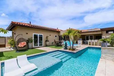 Luxury New 5 Location Pool Outdoor Kitchen