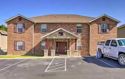 Cozy Condo w/ Pool Access, 5 Mi to Table Rock Lake