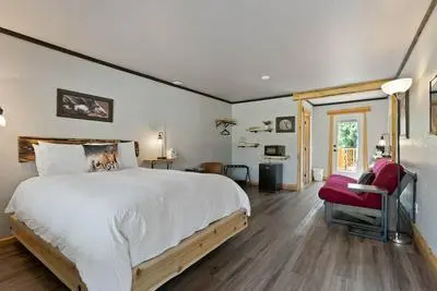 Lake Village Lodge
