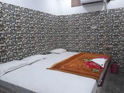 Thakur Ji P. Guest House By GRB