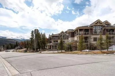 Tyra Riverbend 111 Condo by RedAwning