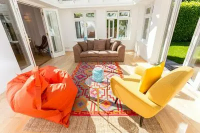The Queen Edith Place - Lovely 6BDR Home in Secluded Neighbourhood