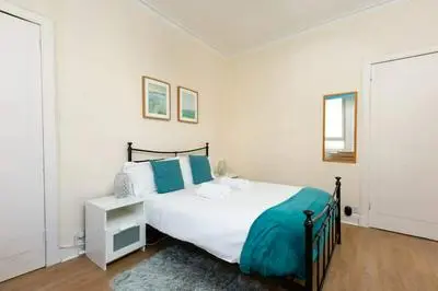 Homely 1 Bedroom Flat Near Haymarket Station