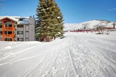 Snow Flower 111 2 Bedroom Condo by RedAwning