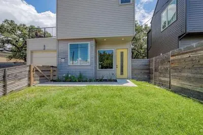 2 Homes in 1! Centrally Located Near Soco