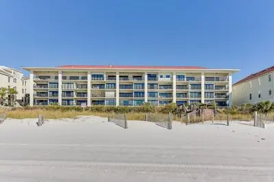 Miramar Beach Retreat - Beachfront & Poolside