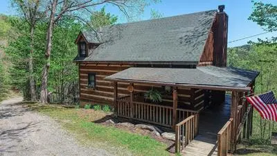 Bear Pause - 2 Bedrooms, 2 Baths, Sleeps 6 Cabin by RedAwning