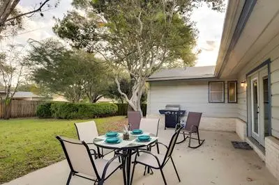 San Antonio Home: Near Nature, Parks & Trails