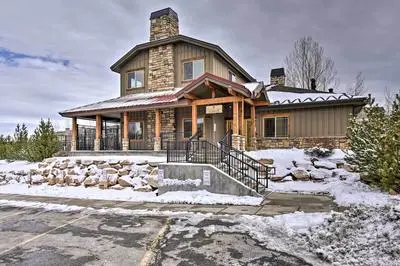 Hot Tub, 2 Mi to Cabriolet Lift: Family Mtn Escape