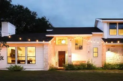 Shaded Getaway w/ BBQ & Fire Pit in Austin!