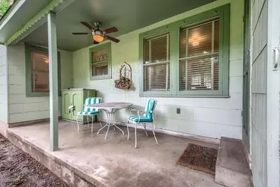 Das Mueller Guest Haus 3 Bedroom Home by RedAwning