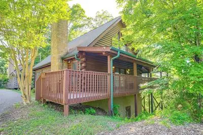 Sevierville Cabin w/ Hot Tub & Deck!
