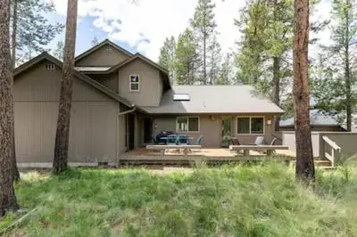 37 Kinglet 4 Bedroom Home by RedAwning