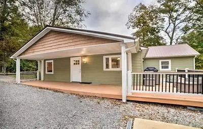 Private Dock & Lake Access: Benton Family Home