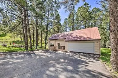 Central Ruidoso Retreat w/ Deck & Game Room!